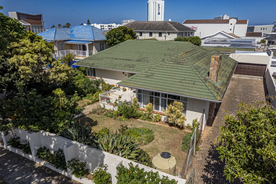 13 Bedroom Property for Sale in Summerstrand Eastern Cape